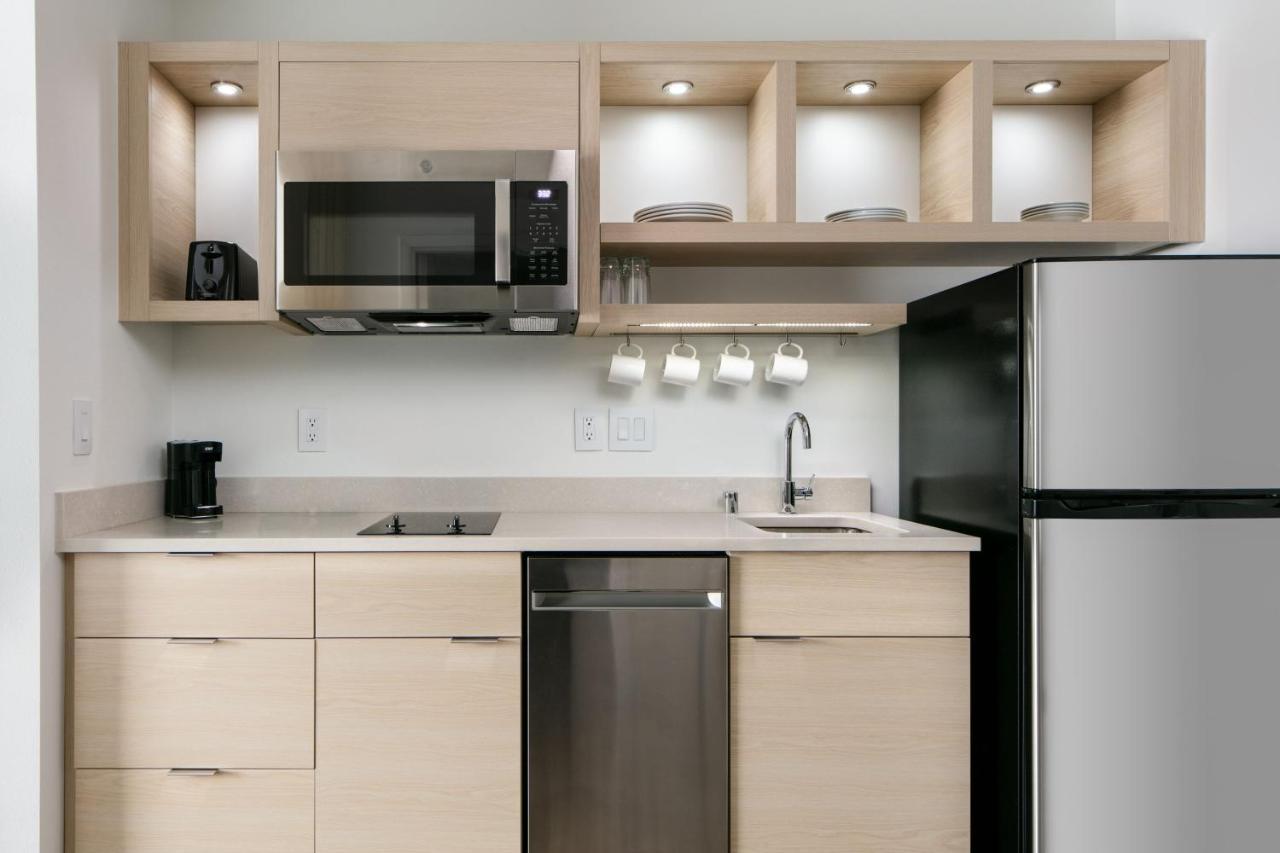 Towneplace Suites By Marriott Oconomowoc Esterno foto