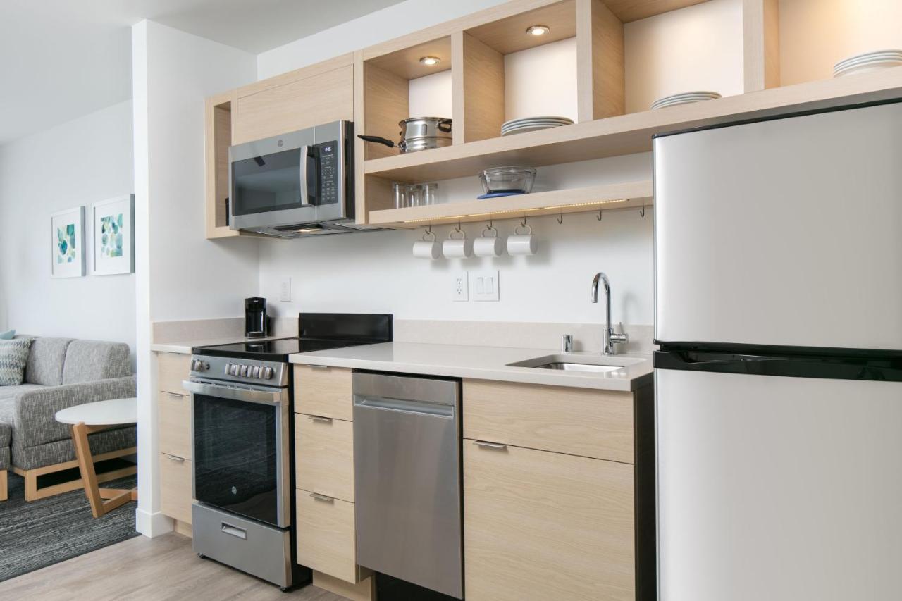 Towneplace Suites By Marriott Oconomowoc Esterno foto