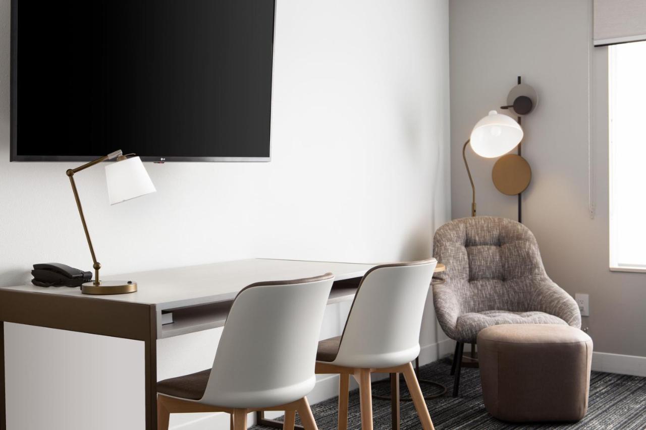 Towneplace Suites By Marriott Oconomowoc Esterno foto