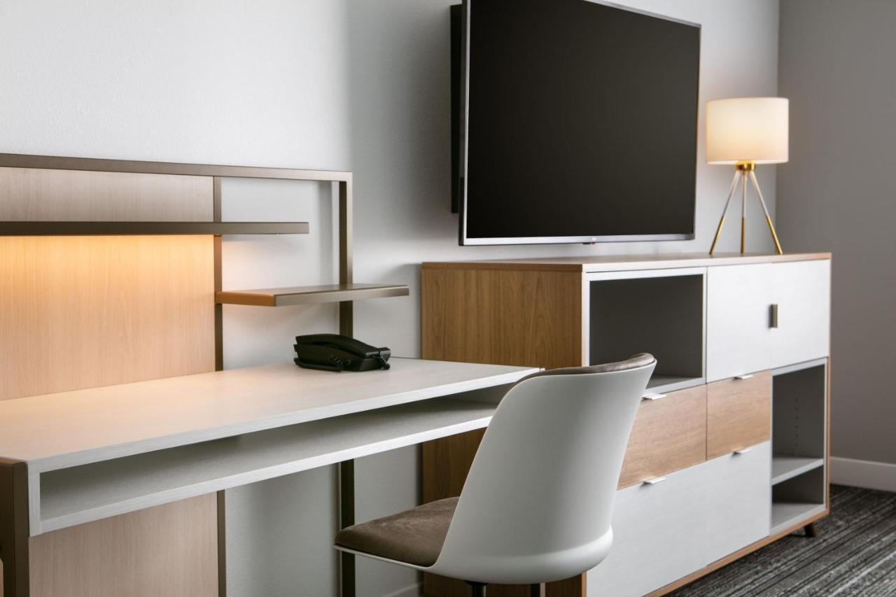 Towneplace Suites By Marriott Oconomowoc Esterno foto