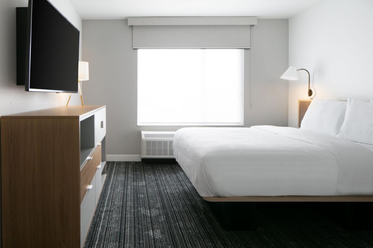 Towneplace Suites By Marriott Oconomowoc Esterno foto
