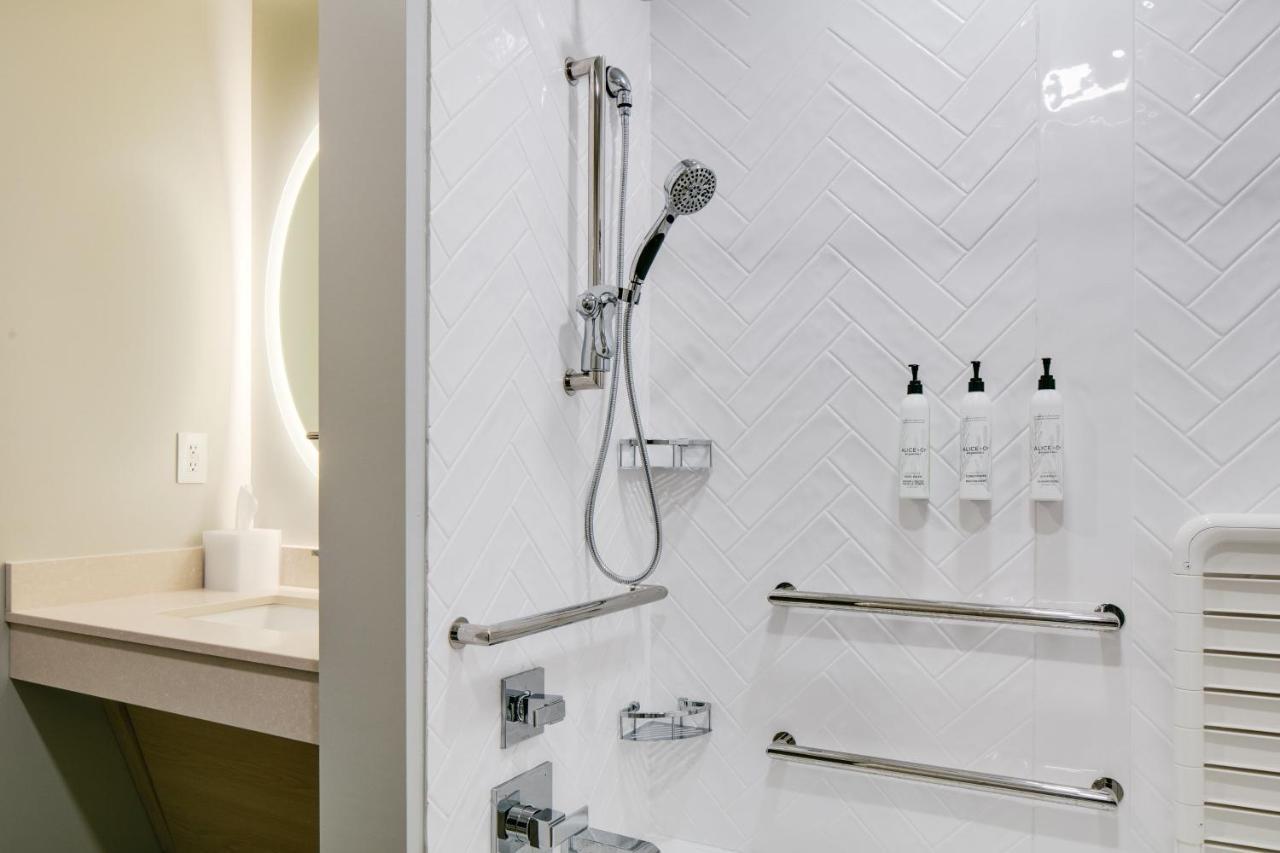 Towneplace Suites By Marriott Oconomowoc Esterno foto