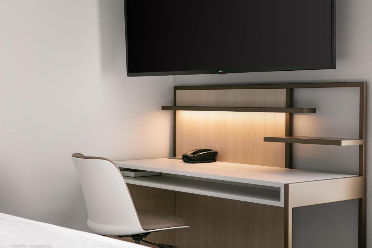 Towneplace Suites By Marriott Oconomowoc Esterno foto