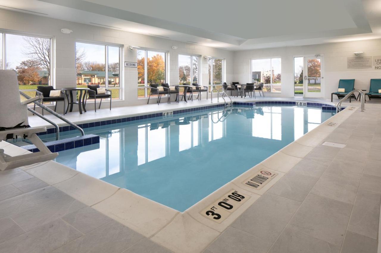 Towneplace Suites By Marriott Oconomowoc Esterno foto