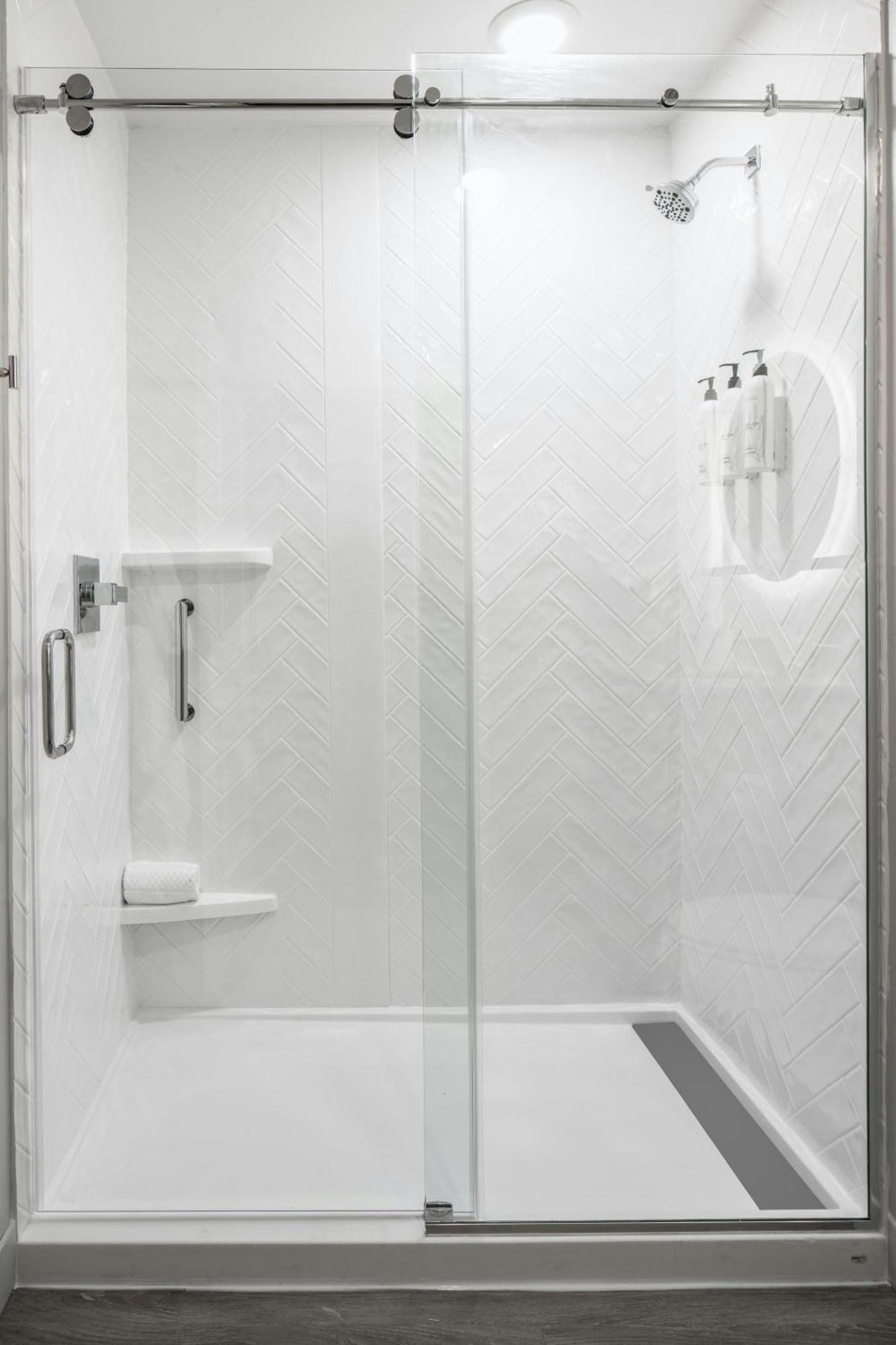 Towneplace Suites By Marriott Oconomowoc Esterno foto
